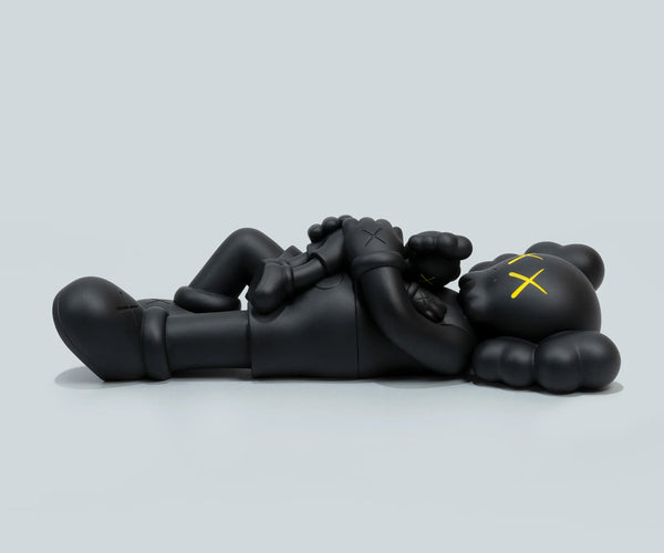 kaws-holiday-singapore-black-1 kaws-holiday-singapore-black-1