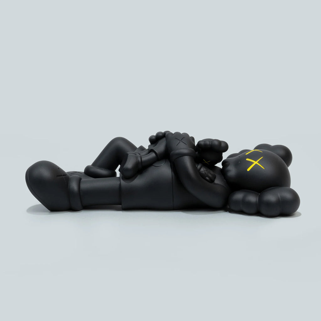kaws-holiday-singapore-black-1