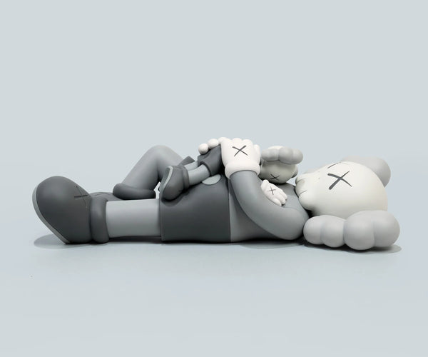 kaws-holiday-singapore-grey-1. kaws-holiday-singapore-grey-1.